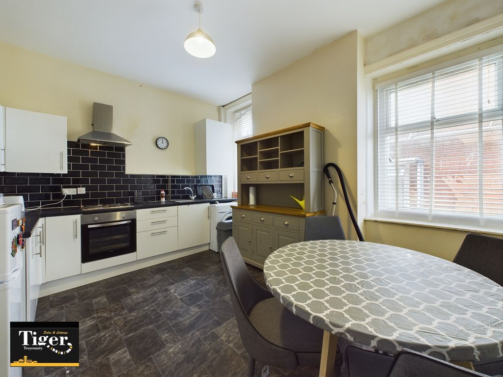 Property photo 3 of 10 Cam03440G0-Pr0114-Still002