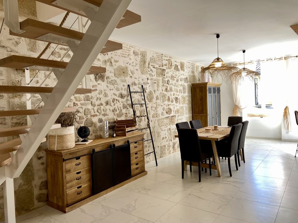 Property photo 2 of 25