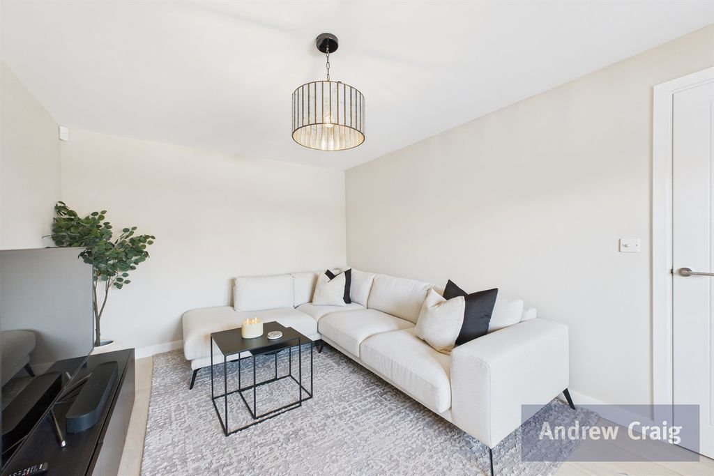 Property photo 3 of 25 Lounge