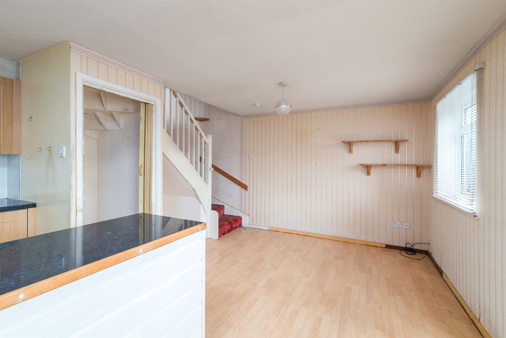 Property photo 1 of 11 Lounge / Kitchen