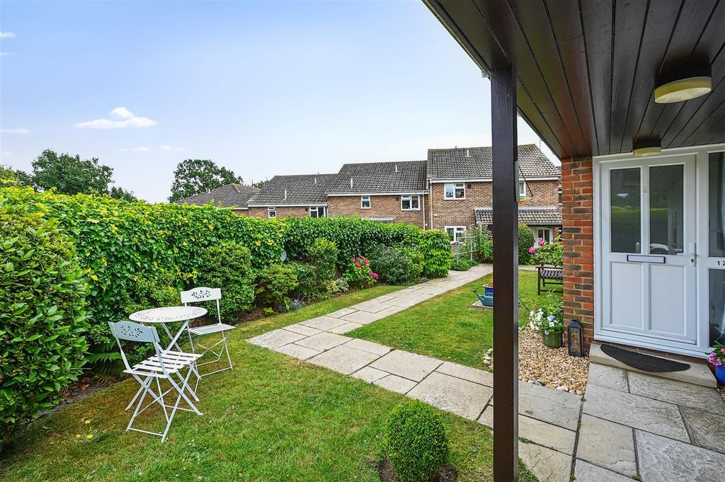 Property photo 1 of 13 12 Chichester Court (1).Jpg