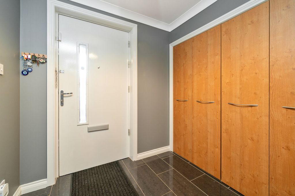 Property photo 3 of 31