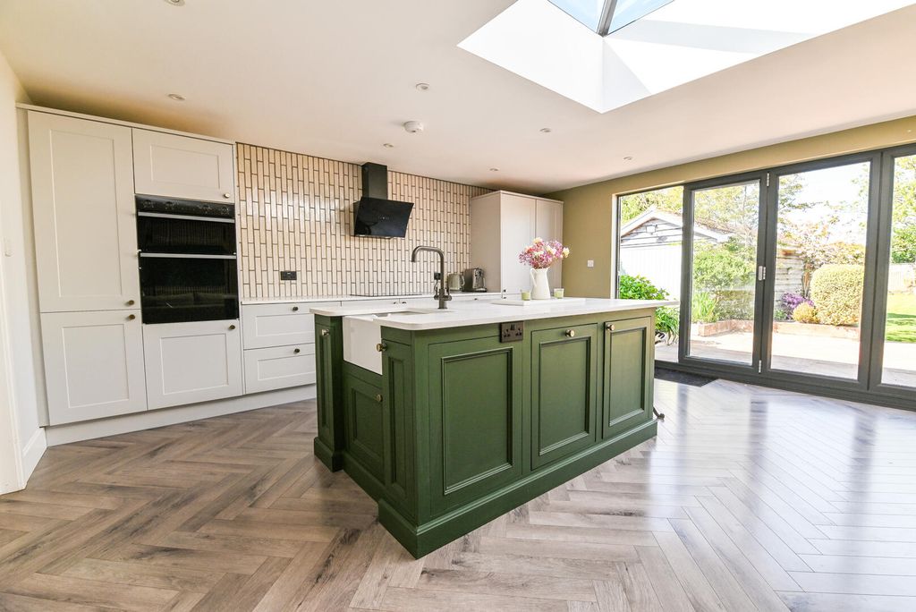 Property photo 3 of 23 Kitchen