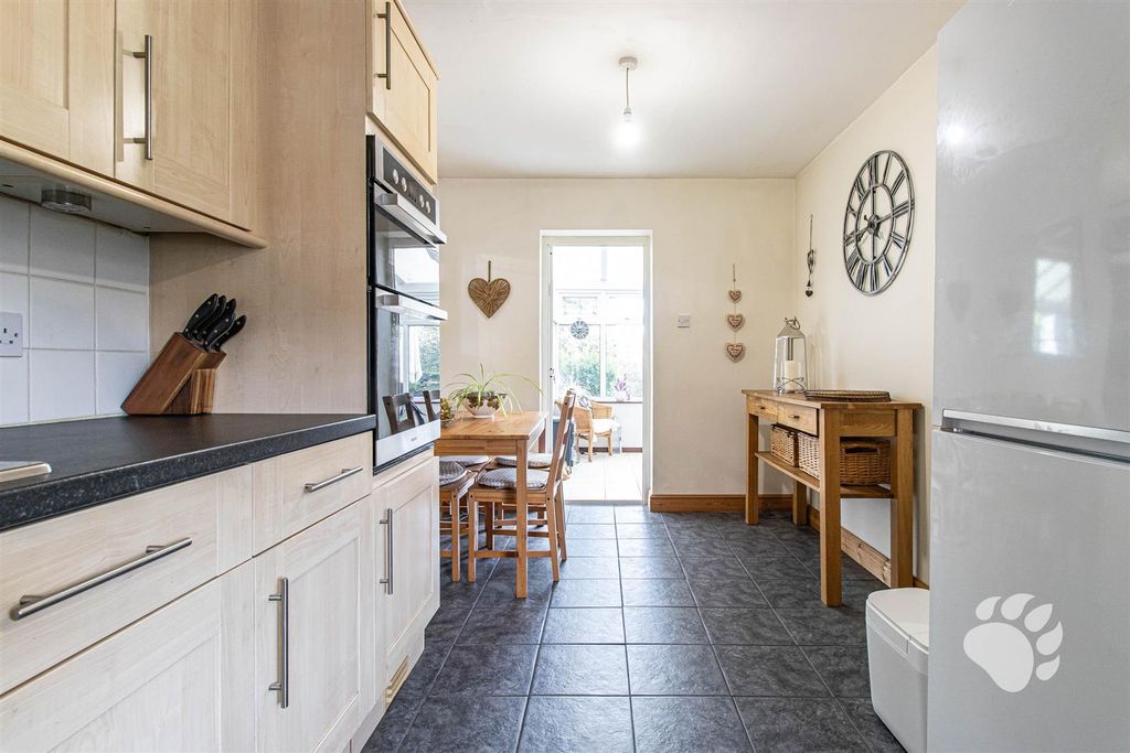 Property photo 3 of 24 Kitchen / Diner