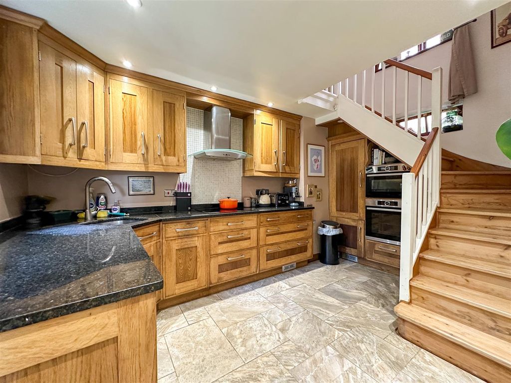 Property photo 2 of 30