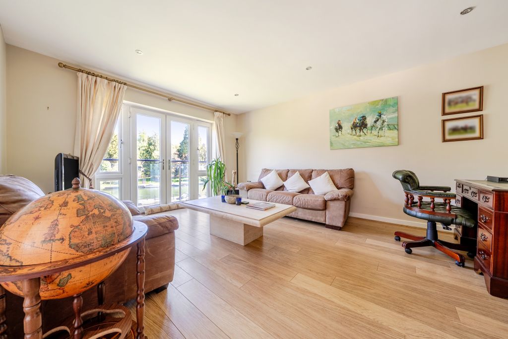 Additional image 4 of 2 bed flat for saleLongworth Drive, Maidenhead SL6