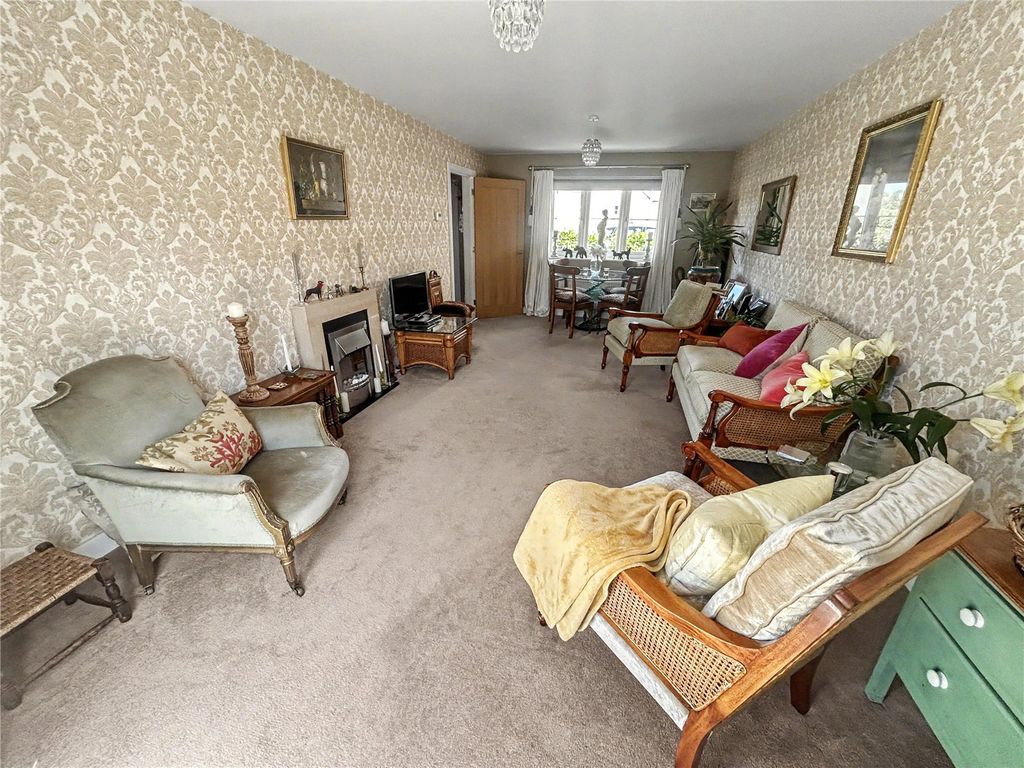 Property photo 3 of 23 Sitting Room