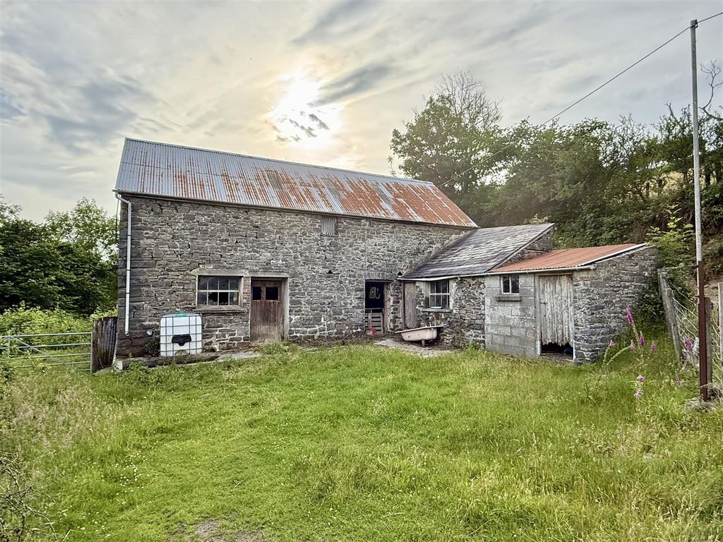 Property photo 3 of 35 Buildings