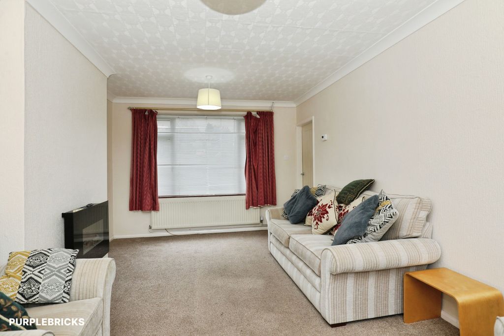 Property photo 2 of 27