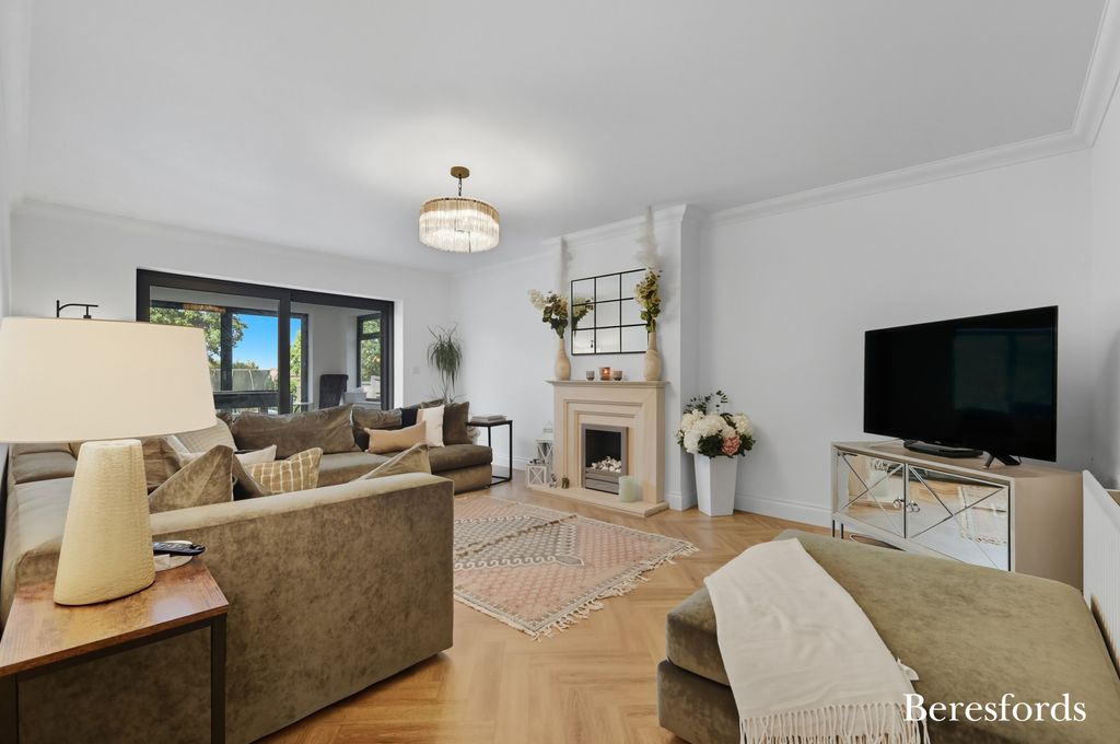 Property photo 3 of 28 Picture No. 10