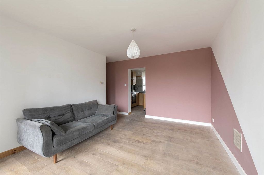 Property photo 3 of 9 Gascoyne Road, E9