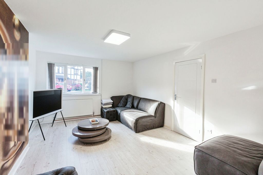 Property photo 3 of 17 Photography