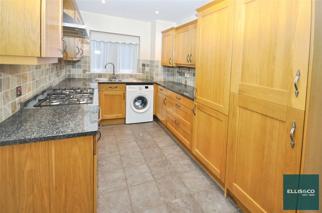 Property photo 3 of 16 Picture No. 12