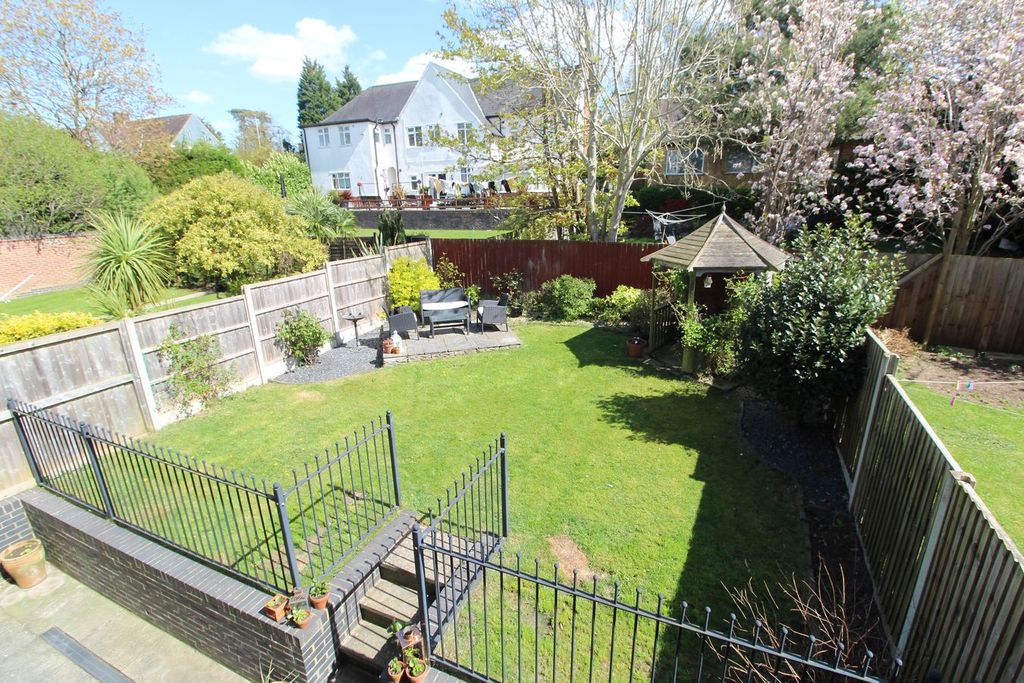 Property photo 2 of 20