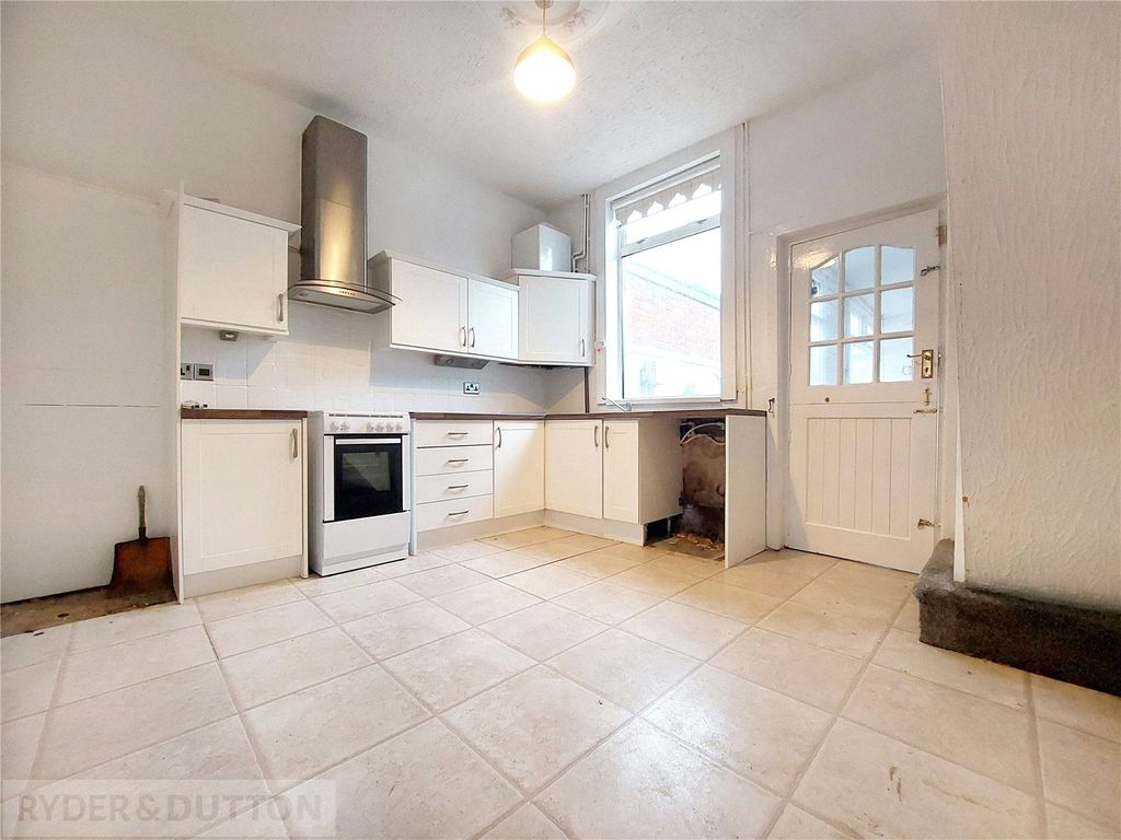 Property photo 3 of 9 Kitchen