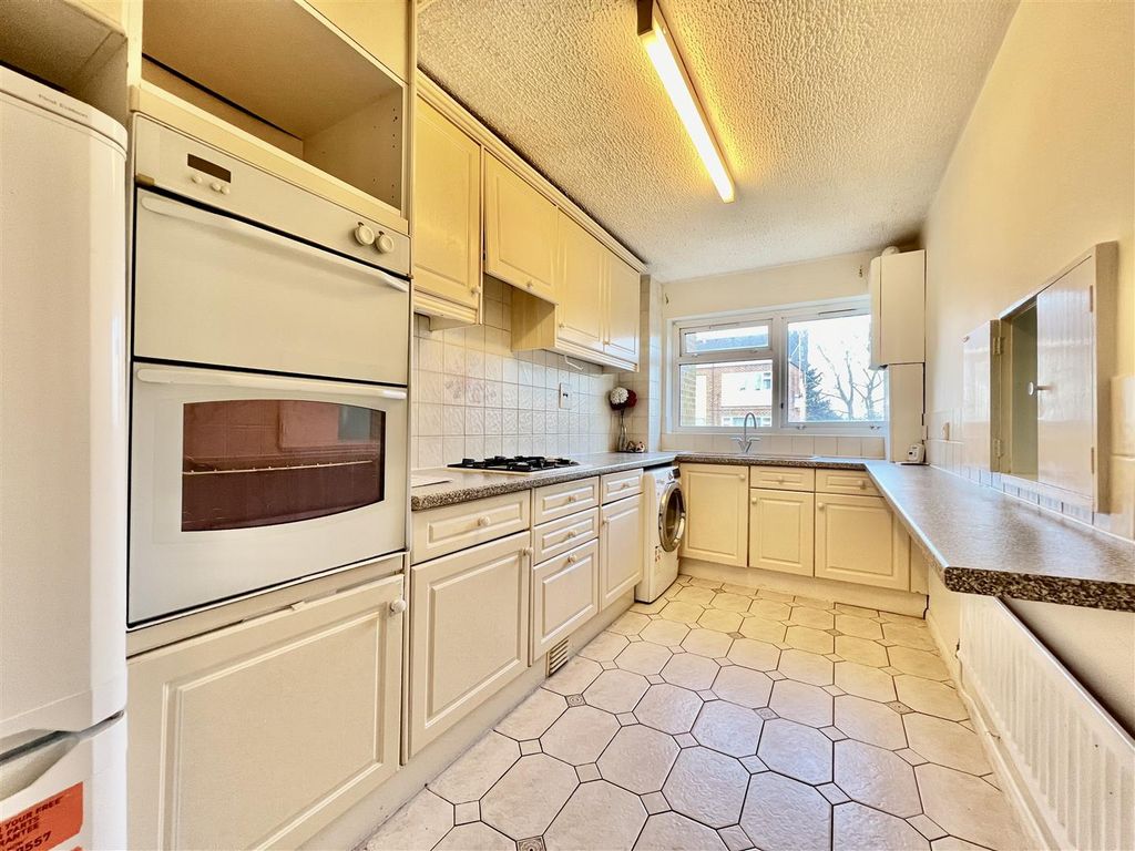 Property photo 1 of 7 Kitchen