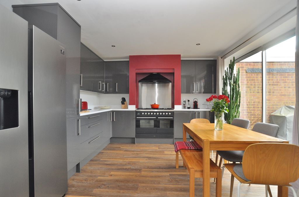 Property photo 2 of 42