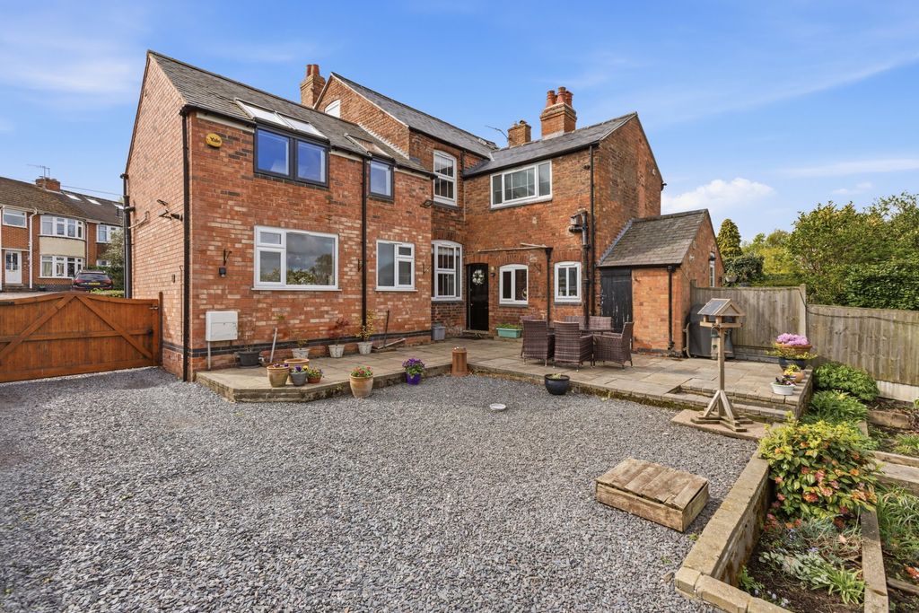 Property photo 2 of 34