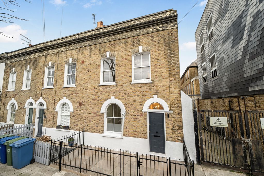 Property photo 1 of 19 External