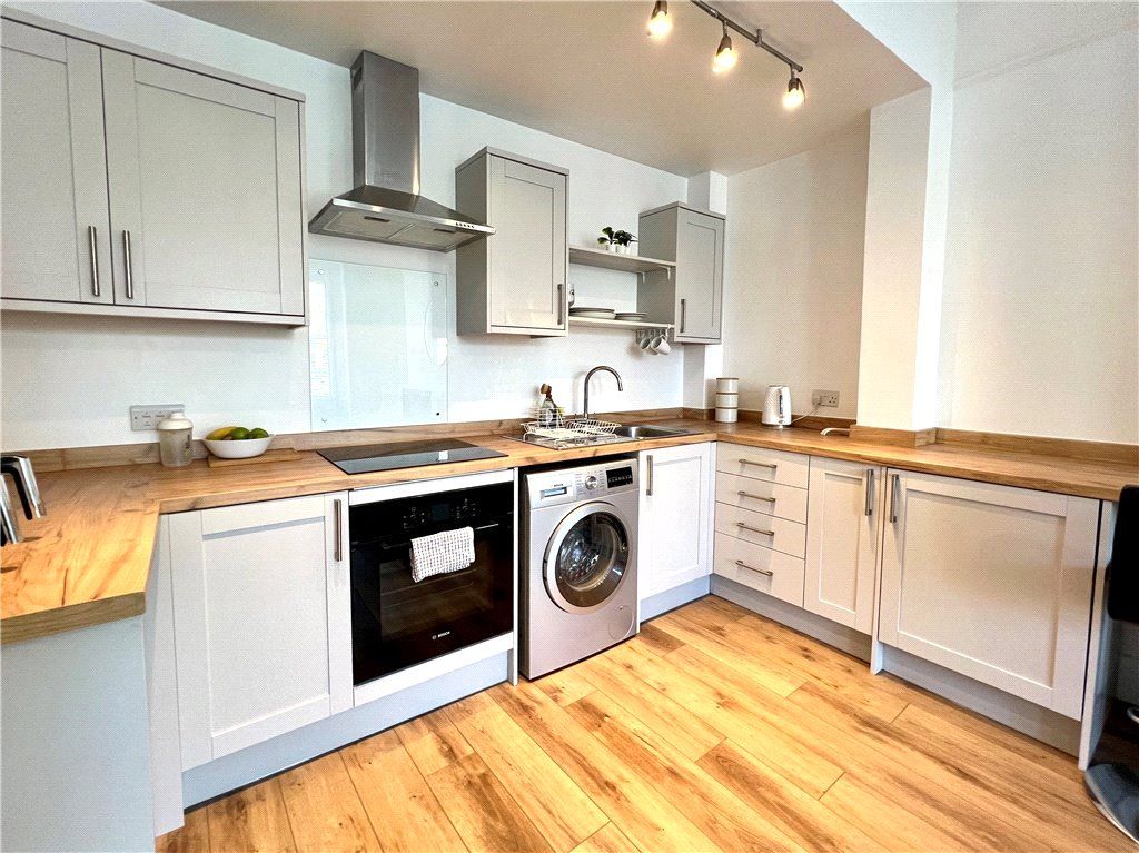 Property photo 2 of 9 Kitchen