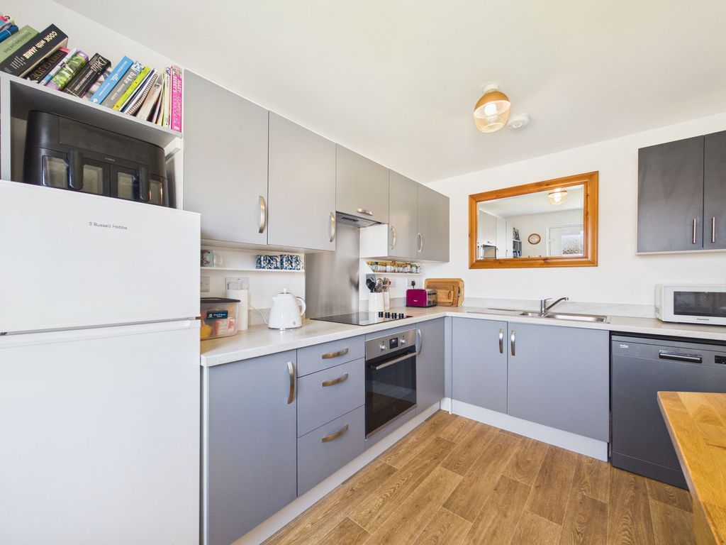 Property photo 3 of 17 Kitchen