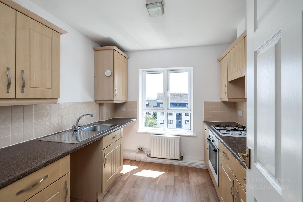 Property photo 2 of 7 Kitchen
