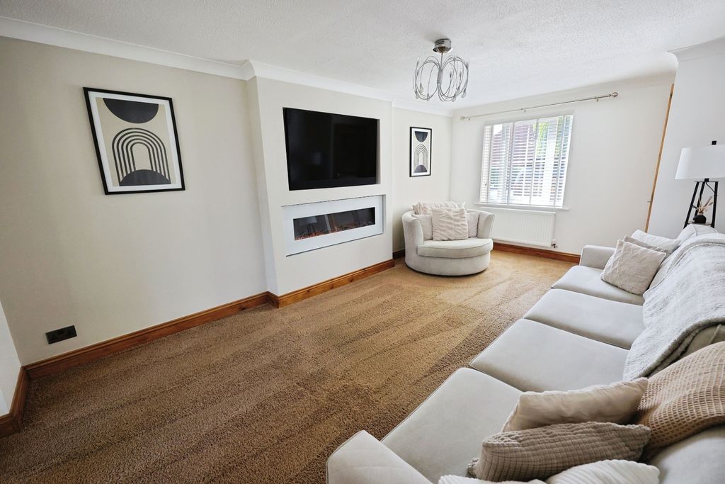 Property photo 2 of 19 Pbox-Img.Jpg
