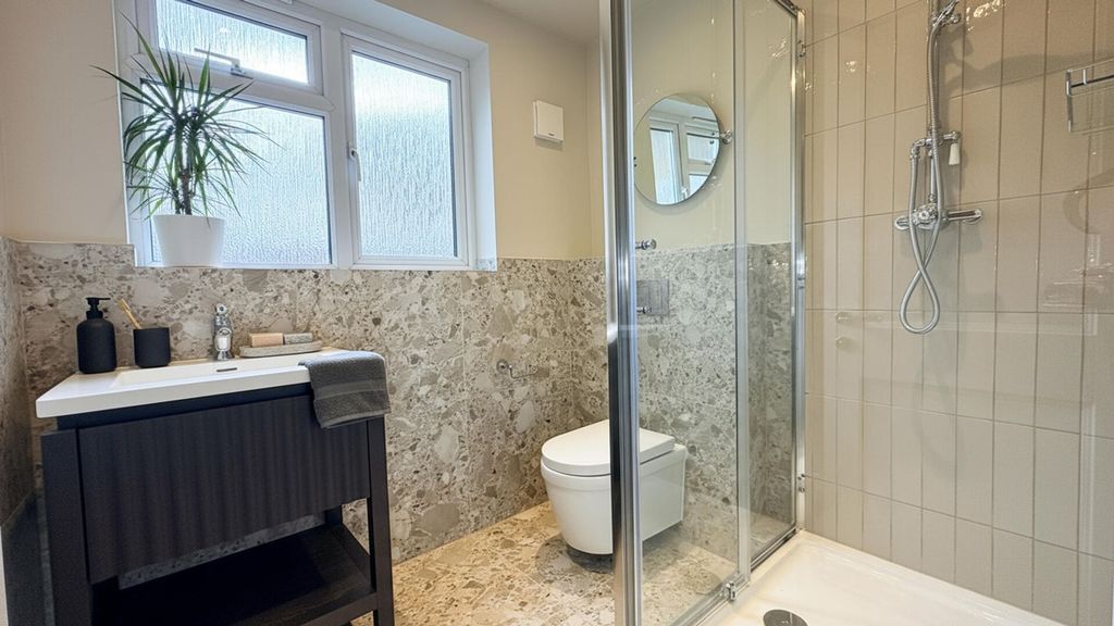 Property photo 3 of 8 Bathroom