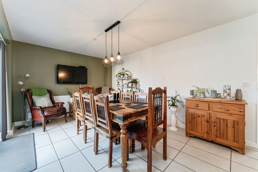 Property photo 2 of 26