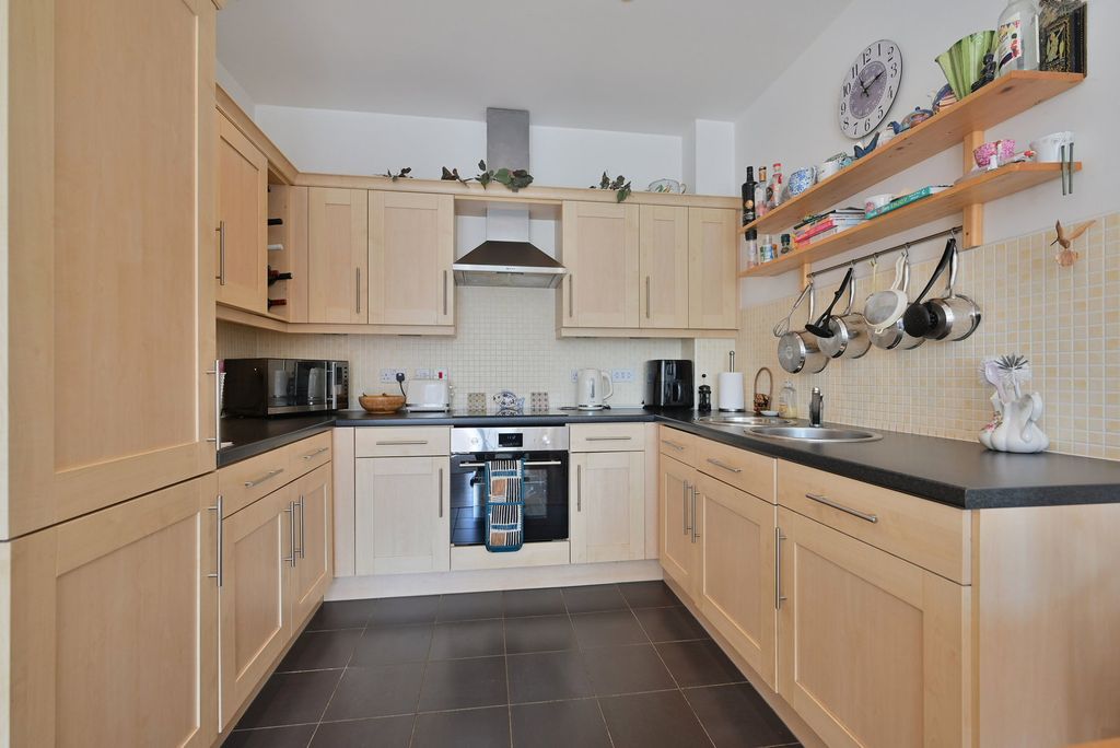Property photo 3 of 17