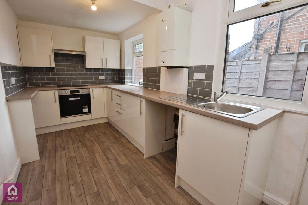 Property photo 3 of 13 Kitchen