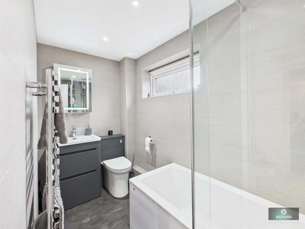 Property photo 2 of 8 Bathroom