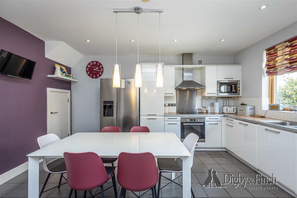 Property photo 3 of 21 Dining Kitchen