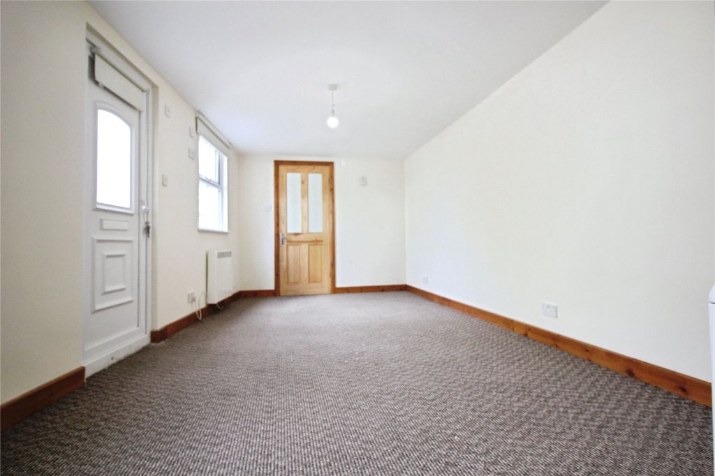 Property photo 2 of 8 Picture No. 05