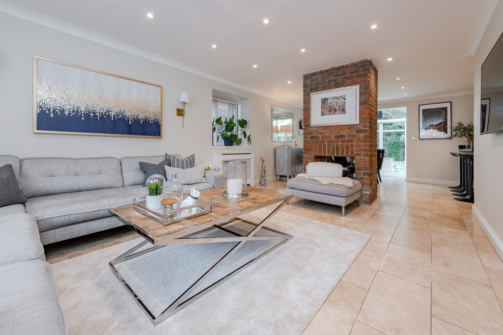 Property photo 2 of 24