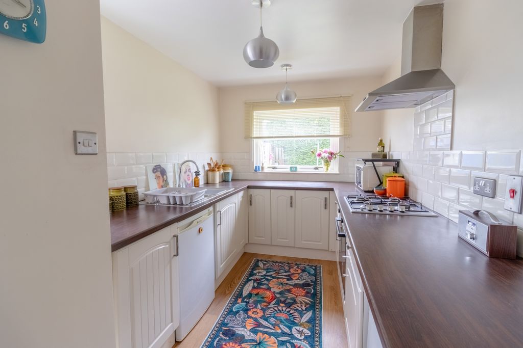 Property photo 3 of 21 Kitchen