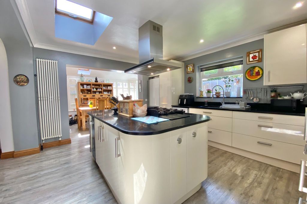 Property photo 2 of 17 Kitchen