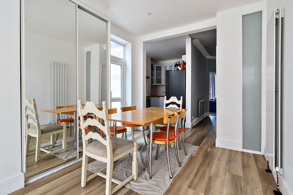 Property photo 3 of 17 1296443-35-682Ae405464E2-Arw-1.Jpg