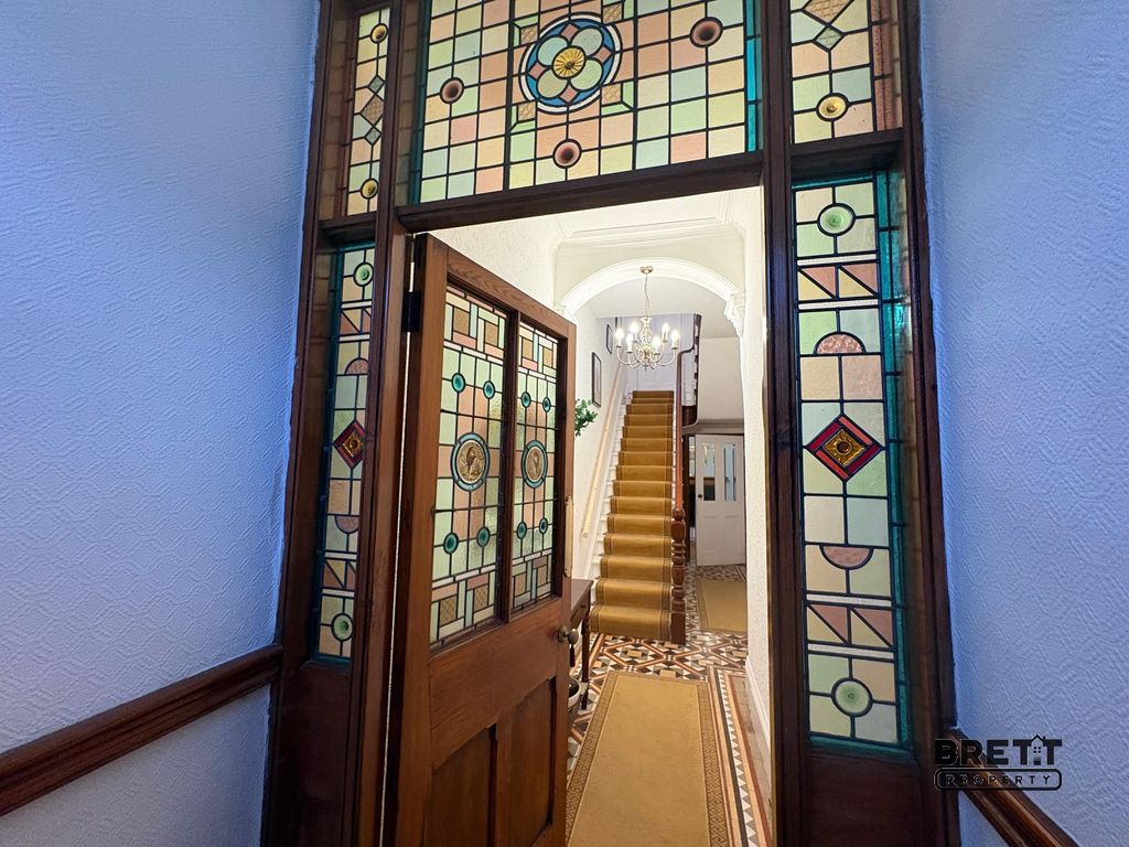 Property photo 2 of 12 Entrance