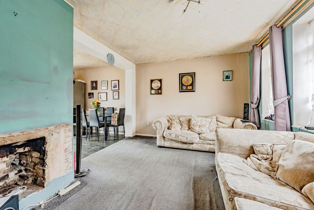 Property photo 2 of 14
