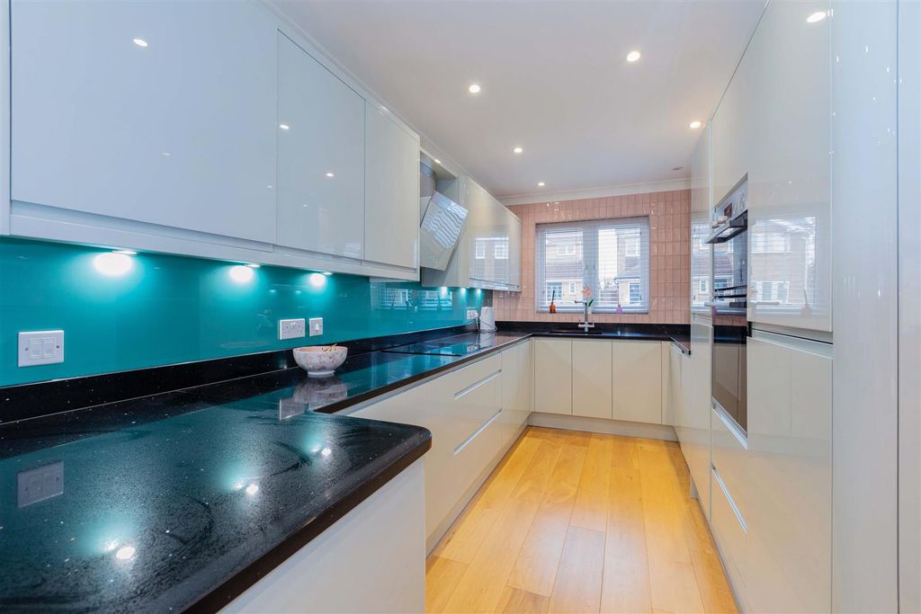 Property photo 3 of 20