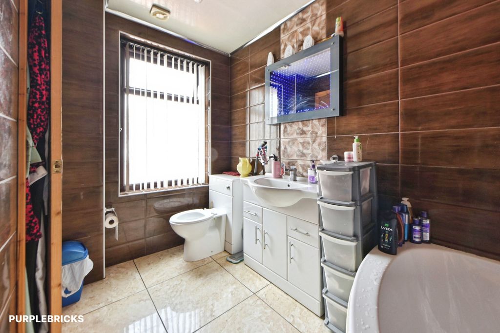 Property photo 2 of 26 Bathroom