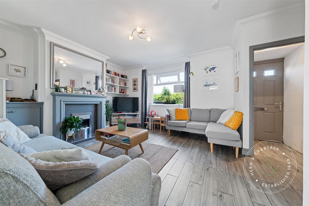 Property photo 3 of 28 Muirton-Road-03.Jpg
