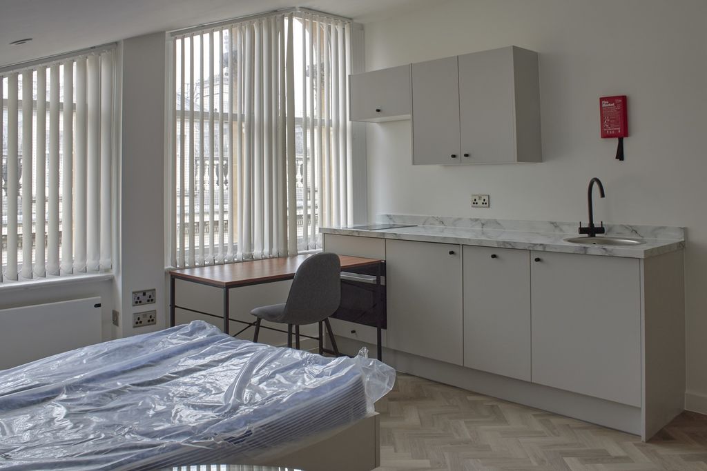 Property photo 2 of 3 A Bright And Modern Kitchenette With Ample Space F...