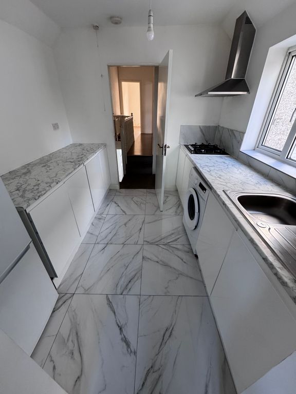 Property photo 3 of 4 Kitchen