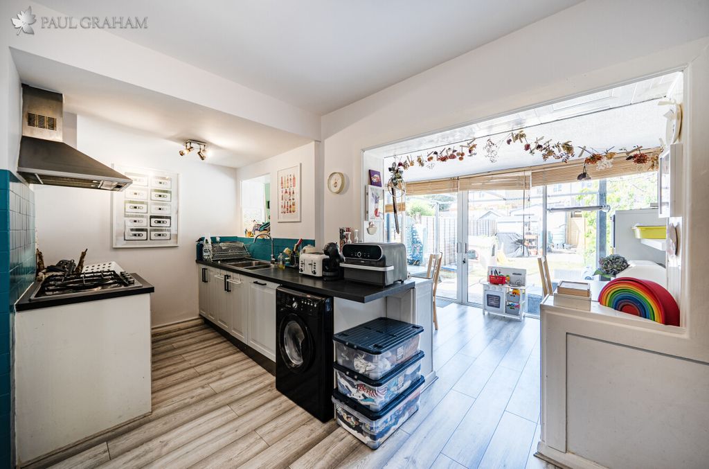 Property photo 2 of 18 511Af2E3-19E3-4912-B811-1884B4Dcb344