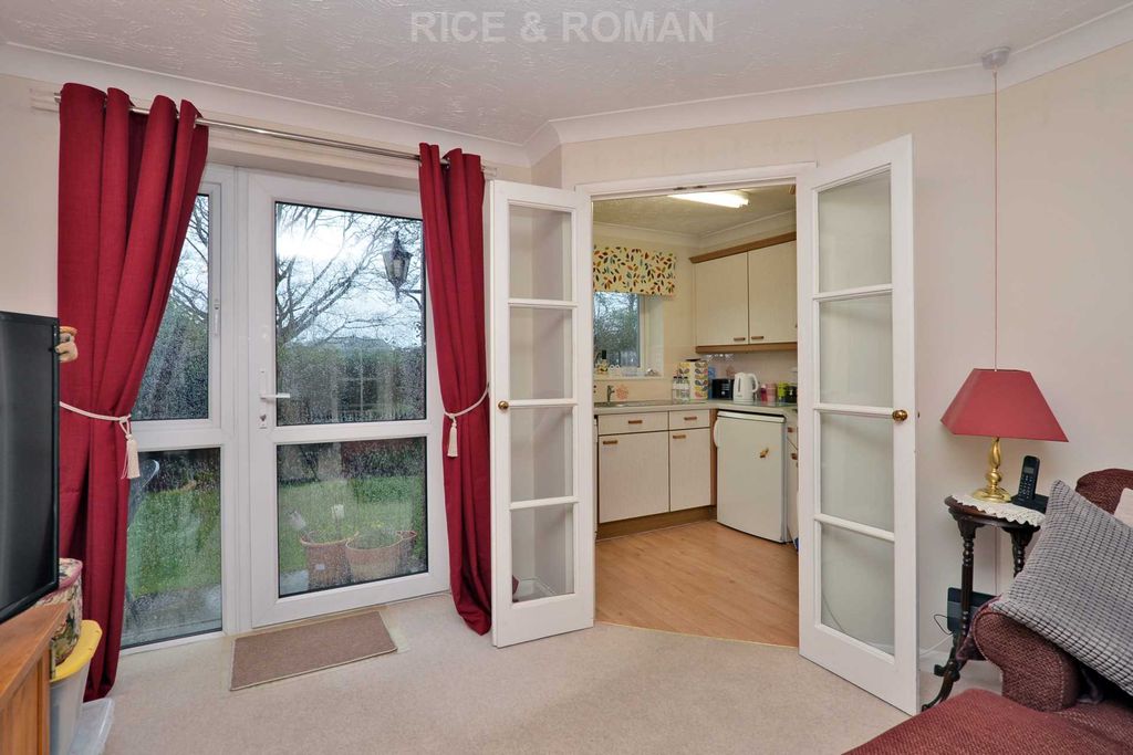 Property photo 2 of 14