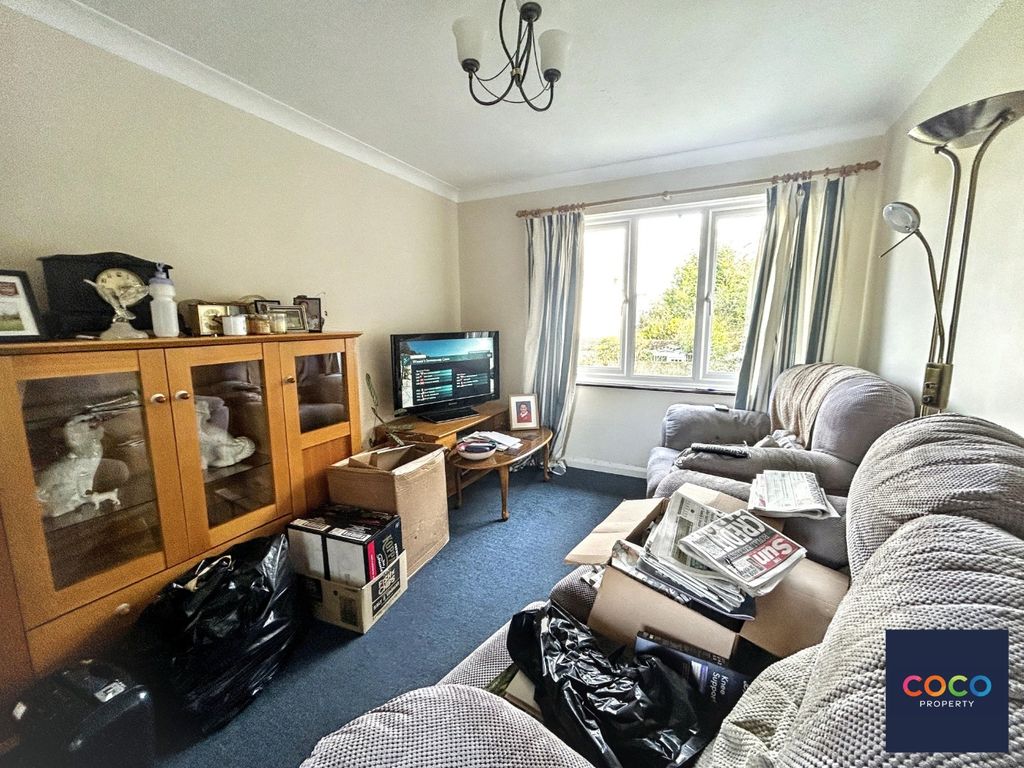 Property photo 2 of 9 4915815