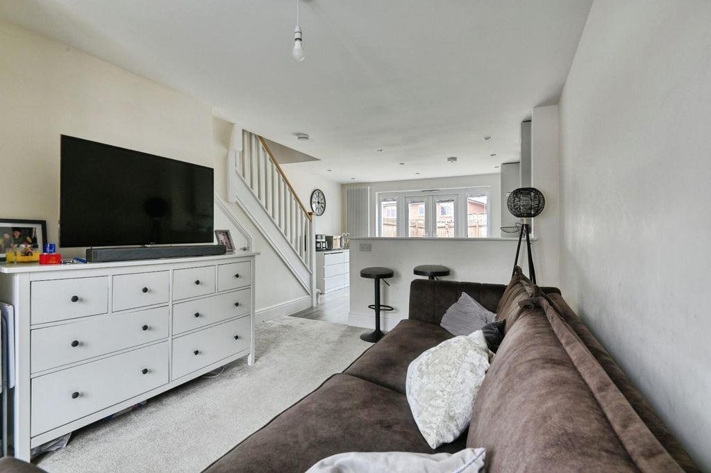 Property photo 3 of 14 43Sil7.Jpg