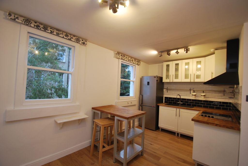 Property photo 2 of 6 Kitchen